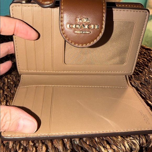 Coach Medium Corner Zip Wallet in Signature Canvas NWOT - Picture 5 of 6